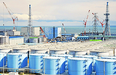 東京電力福島第１原発の汚染水タンク群＝２月１７日