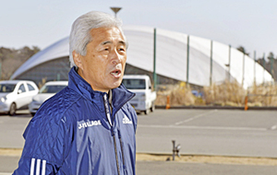 取材に応じるＪヴィレッジの上田副社長
