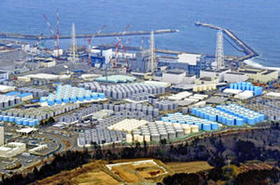東京電力福島第１原発と増え続けるタンク群