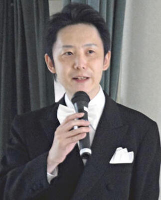 古関裕而の音楽などについて力説する刑部さん