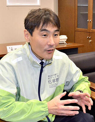 「碑は記憶を風化させず次世代につなぐ役割がある」と話す高村館長＝双葉町