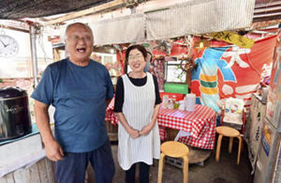 独特の雰囲気がある店内。克美さん、洋子さん夫婦が切り盛りする（吉田義広撮影）