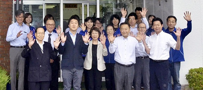 ９４年の人生は一本道ではなかったけれど、夫と出会い、そして素晴らしい社員たちに囲まれて今も楽しく働いている。年を重ねるのもまんざら悪くない