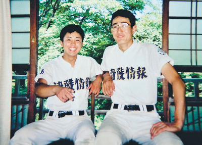 中学、高校と野球に打ち込んだ私（右）。人一倍練習をしていた自信はあったけれど、レギュラーにはなれなかった