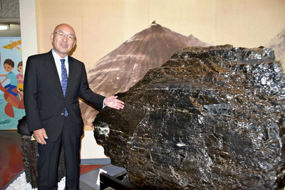 いわき市石炭・化石館ほるるに展示されている巨大な石炭。炭鉱文化を紹介するヘリテージツアーなどを本格的に開催すべきだと思う