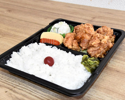から揚げ弁当（６５０円）。（から揚げのみの場合５個で５００円）