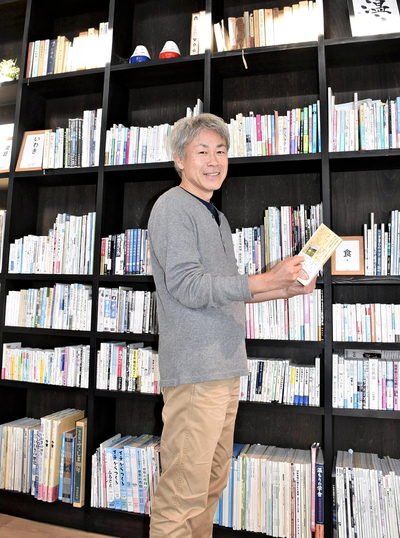 「今年は読む時間を意識してつくっていきたい」と話す里見さん＝いわき市・いわき湯本温泉古滝屋