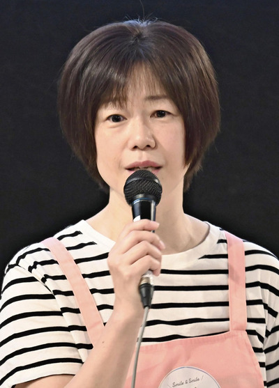 作品を紹介する大野智子さん