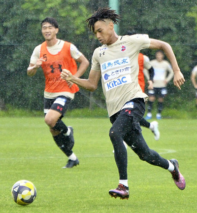 「Ｕ－２０代表活動で感じたことをいわきで表現したい」と話すＭＦ石渡＝Ｊヴィレッジ