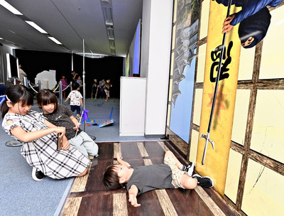 忍者の修行ミッションに挑戦する子どもたち