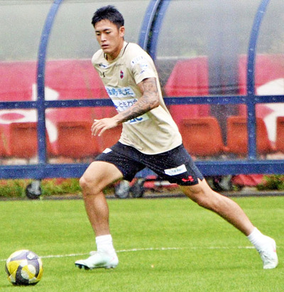 「強引にシュートにいく場面もつくりたい」と話すＦＷ熊田＝いわきＦＣフィールド