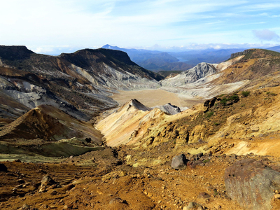 火山の跡が見られる沼の平