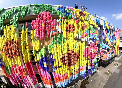 文化祭を前にお目見えしたビッグアート
