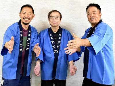 来場を呼びかける（左から）山内さん、小野さん、金田さん