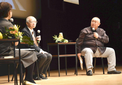 松平定信について語る（左２人目から）大石さん、松村さん