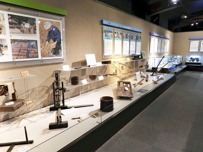 からむし織に使う道具を整理して保存されることが決まると、お年寄りたちが喜んでくれた。今後も昭和村の文化を伝える存在であり続けるだろう