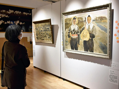 市が収蔵する貴重な絵画が並ぶ会場