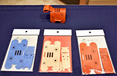 非食品の部金賞の「革の赤べこ」