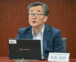 記者会見するワコールHDの矢島昌明社長=15日午後、京都市