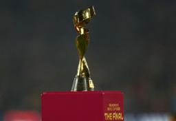 　女子ワールドカップ（Ｗ杯）のトロフィー＝２０２３年、シドニー（ロイター＝共同）