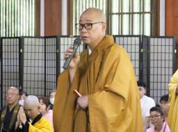 　京都市伏見区の醍醐寺で行われた「のみ入れ式」であいさつする大原弘敬執行長＝１８日