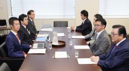 　国会で開かれた自民、公明両党と立憲民主党による年金法案の修正協議＝２２日午前