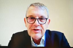 　オンラインで取材に応じたＵＮＲＷＡのラザリニ事務局長（共同）