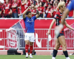 　横浜Ｍ―鹿島　前半、チーム２点目のゴールを決め、喜ぶ横浜Ｍのヤンマテウス＝日産スタジアム