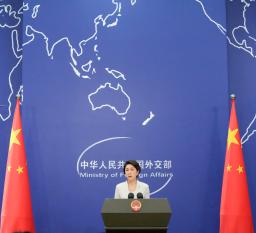 　記者会見する中国外務省の毛寧報道局長＝２９日、北京（共同）