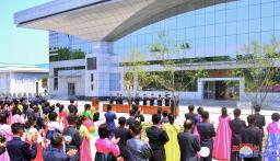 　改築された北朝鮮の豆満江駅で行われた完工式＝２８日（朝鮮通信＝共同）