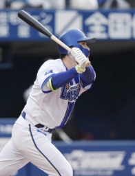 　８回ＤｅＮＡ無死、佐野が右越えに決勝打となる本塁打を放つ＝横浜