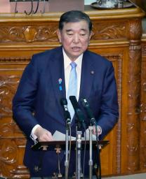　参院本会議で答弁する石破首相＝４日午前