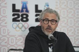 　ロサンゼルス市内で記者会見する２０２８年ロサンゼルス五輪・パラリンピック組織委員会のワッサーマン会長＝５日（ＡＰ＝共同）