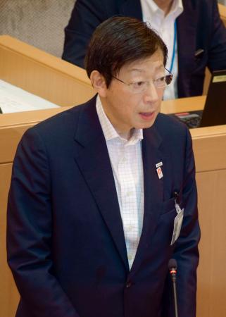 　神戸市議会で市長選への出馬を表明する久元喜造市長＝１０日午後