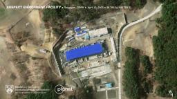 　北朝鮮・寧辺で建設中の新たな核関連施設（中央）とみられる衛星画像＝４月１０日（Ｐｌａｎｅｔ　Ｌａｂｓ／ミドルベリー国際大学院モントレー校提供、共同）