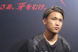 　取材に応じる松木玖生＝１１日、東京都内