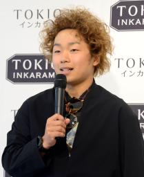 　記者会見で話すスノーボード男子の長谷川帝勝＝１３日、東京都中央区