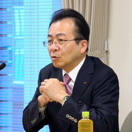 　記者会見する日本新聞協会の中村史郎会長＝１８日午後、東京都内