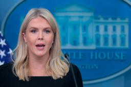 　イスラエルとイランの交戦を巡り記者会見で発言するレビット米大統領報道官＝１９日、ワシントン（ゲッティ＝共同）