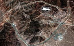 　イラン中部フォルドゥの核関連施設の衛星写真＝１４日（マクサー・テクノロジーズ提供、ゲッティ＝共同）