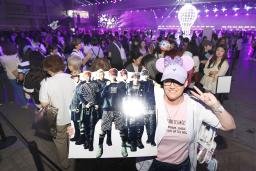　１３日、ソウル近郊で開かれたＢＴＳのイベントに訪れたファン（聯合＝共同）
