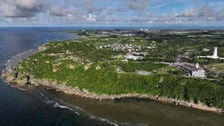 　「慰霊の日」を迎えた平和祈念公園＝２３日午前、沖縄県糸満市（ドローンから）