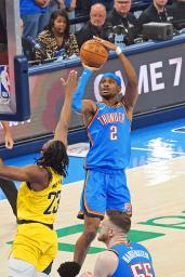 　ペーサーズ戦でシュートを放つサンダーのギルジャスアレクサンダー＝オクラホマシティー（ＮＢＡＥ・ゲッティ＝共同）