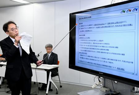　ＥＴＣ障害による渋滞などの防止策を説明する中日本高速の担当者＝２３日午後、名古屋市