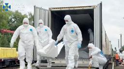 　ロシアからウクライナ側に引き渡された兵士の遺体が入ったとされる袋。１３日に動画が公開された（ウクライナ当局提供・ロイター＝共同）