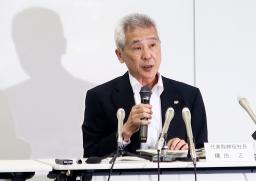 　定例記者会見をする中日本高速道路の縄田正社長＝２４日午後、名古屋市