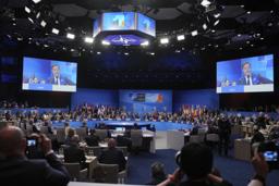 　２５日、オランダ・ハーグで行われたＮＡＴＯ首脳会議（ＡＰ＝共同）