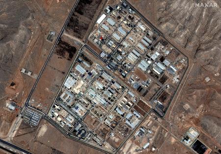 　イラン中部イスファハンにある核関連施設の衛星写真＝３日（マクサー・テクノロジーズ提供、ロイター＝共同）
