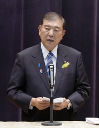 　自衛隊指揮官幹部会同で訓示する石破首相＝３０日午前、防衛省