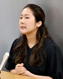 　兵庫県姫路市で取材に応じる高見千咲市議＝３０日午前